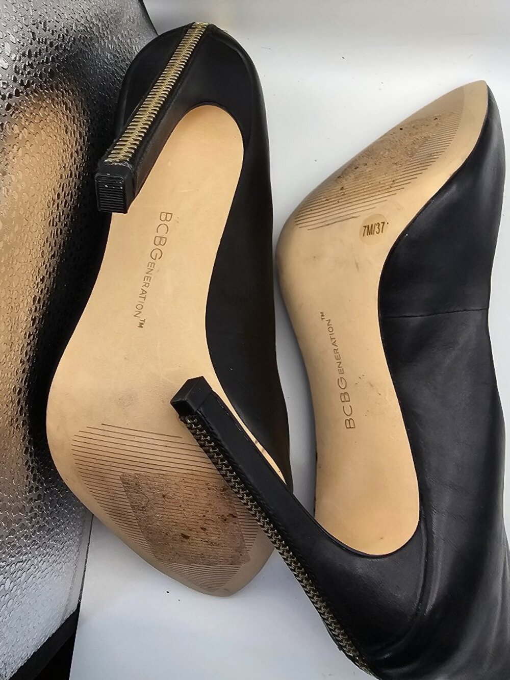 BCBGeneration “Conrad” Black Leather Pointed‑Toe Pumps – Size 7M - Picture 8 of 8